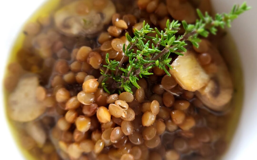 Zuppa aromatica di funghi e lenticchie