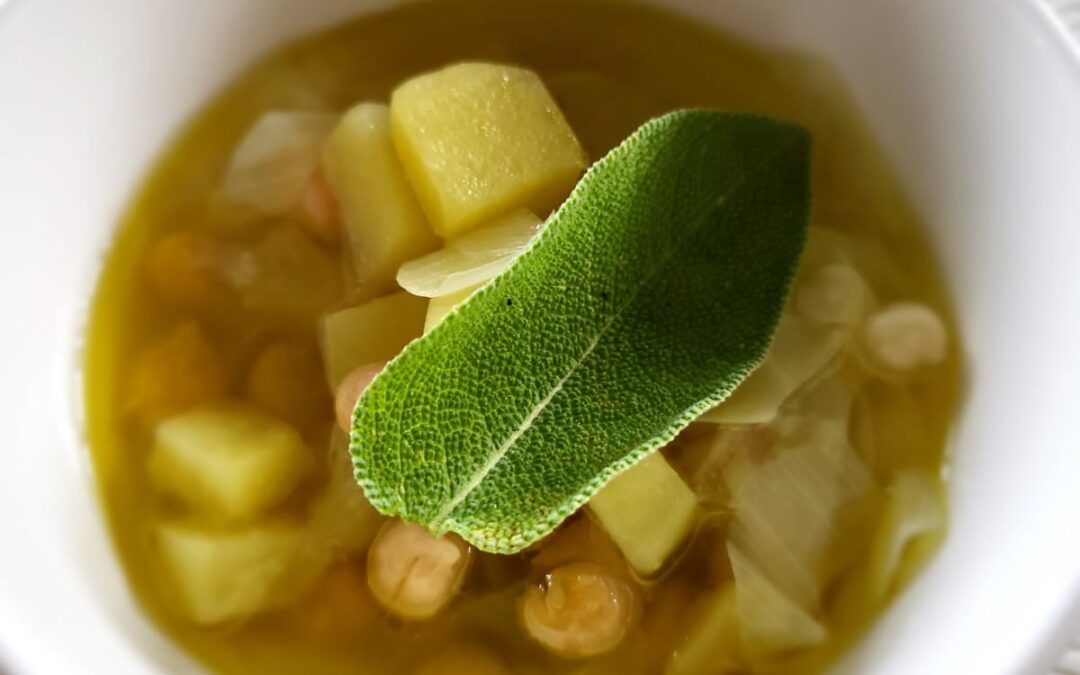 Zuppa di ceci, porri e patate al cumino